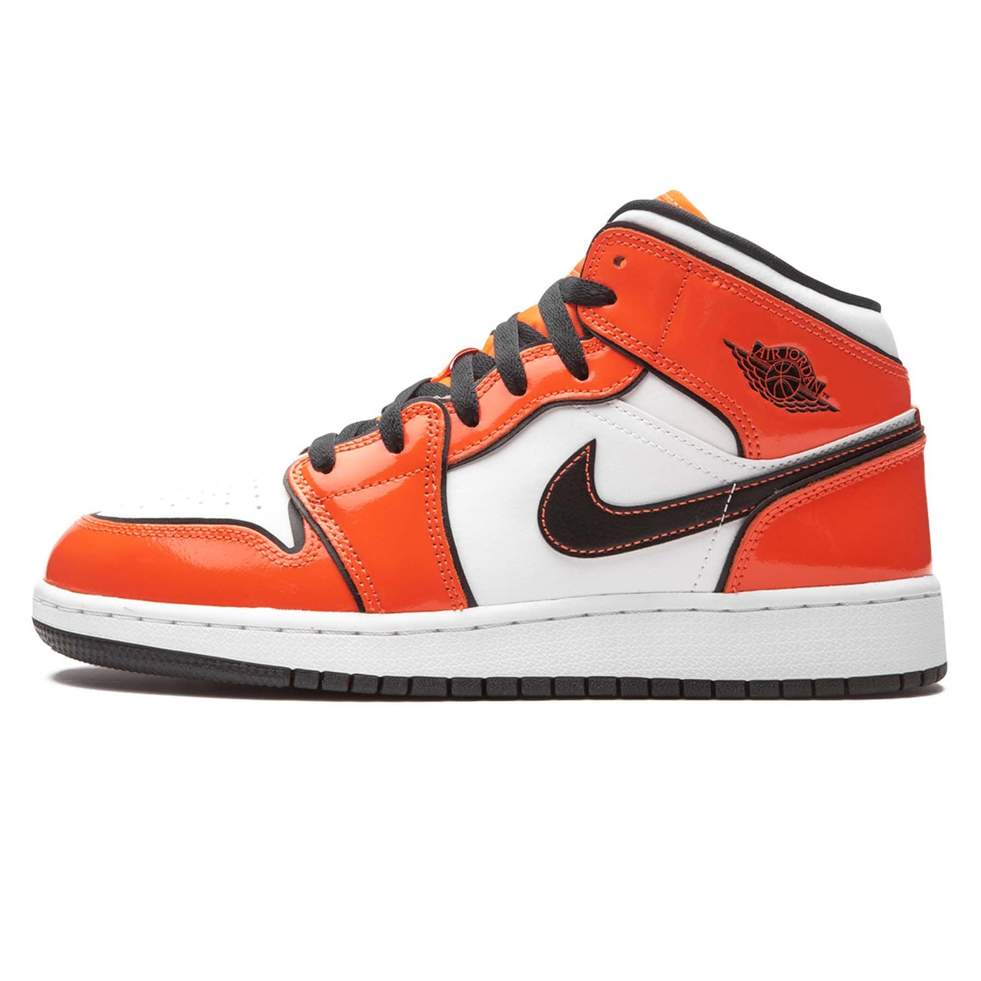Nike Jordan 1 Mid SE Trainers Orange