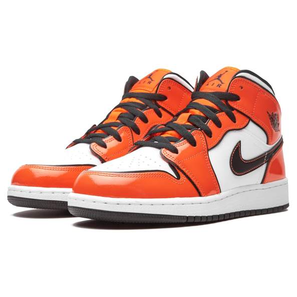 Nike Jordan 1 Mid SE Trainers Orange